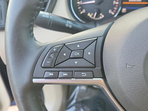 Used 2018 Nissan Rogue SV w/ Sun & Sound Touring Package image 27