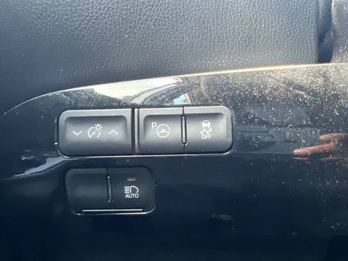 Used 2022 Toyota Prius LE FWD image 20