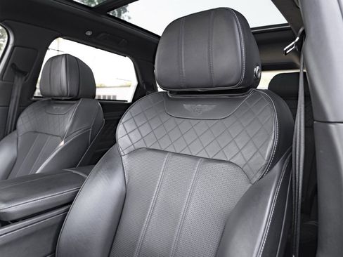 Used 2018 Bentley Bentayga image 14