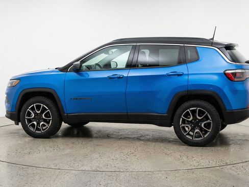 Used 2025 Jeep Compass Trailhawk AWD/4WD image 5