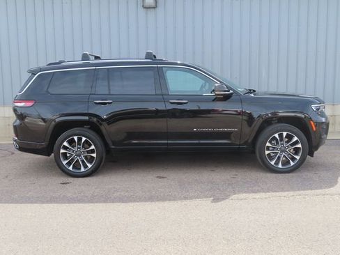 Used 2023 Jeep Grand Cherokee L Overland w/ Advanced Protech Group III image 2