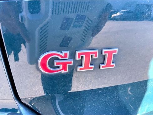 Used 2019 Volkswagen GTI SE image 29