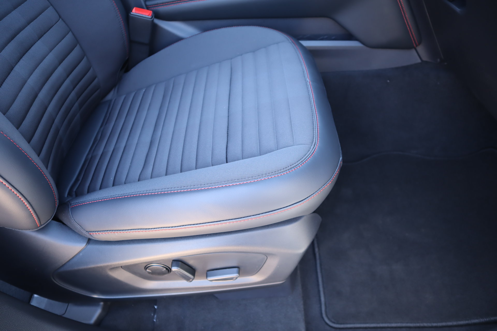New 2027 Ford Explorer ST-Line w/ Premium Package AWD/4WD image 16