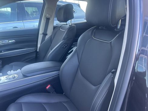 Used 2024 Genesis GV70 2.5T w/ Select Package image 5