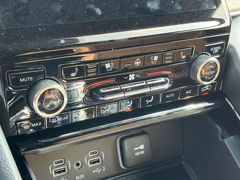 New 2024 Jeep Grand Cherokee Summit w/ Luxury Tech Group V image 26