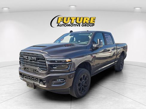 Used 2025 RAM 2500 Laramie AWD/4WD image 3