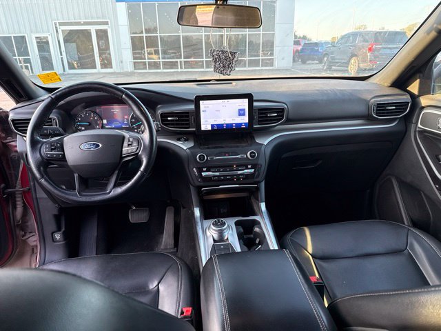 Used 2020 Ford Explorer XLT w/ Equipment Group 202A AWD/4WD image 6
