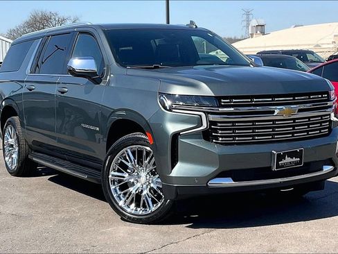 Used 2023 Chevrolet Suburban Premier image 37