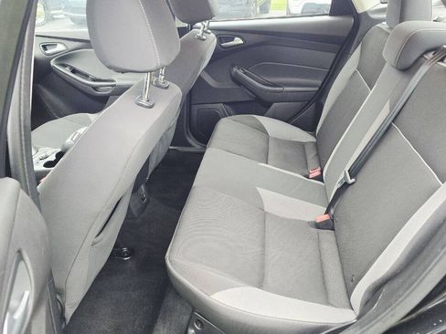 Used 2014 Ford Focus SE w/ SE Winter Package FWD image 11