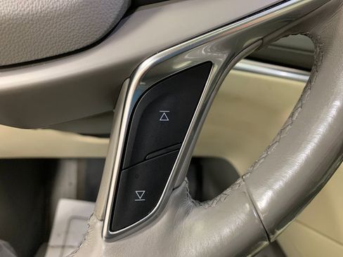 Used 2018 Cadillac XT5 Luxury w/ Driver Awareness Package image 15