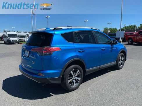 Used 2017 Toyota RAV4 XLE AWD/4WD image 7
