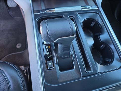 Used 2024 Ford F150 Platinum image 19