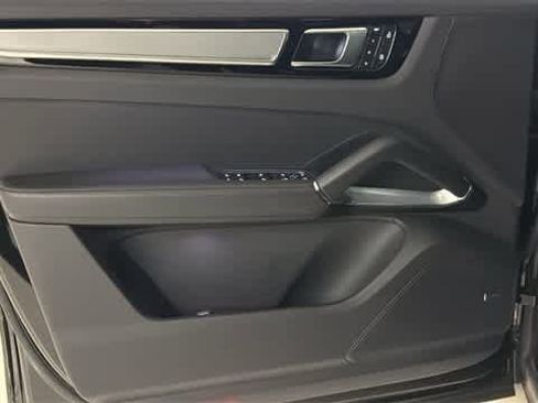 Used 2023 Porsche Cayenne Turbo image 13