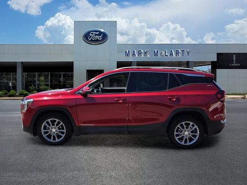 Used 2022 GMC Terrain SLT w/ LPO, Floor Liner Package AWD/4WD image 2
