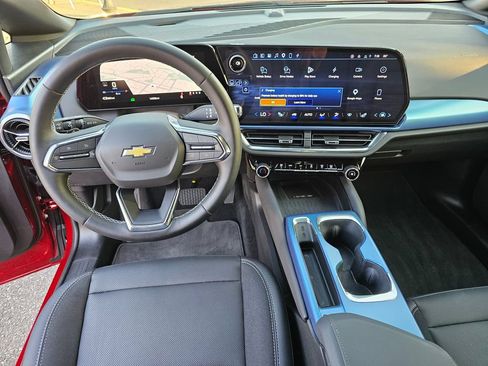 Used 2025 Chevrolet Equinox EV LT FWD image 21