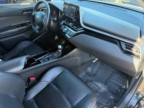 Used 2020 Toyota C-HR Limited image 30