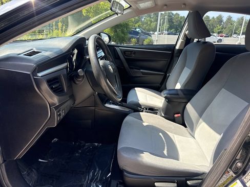 Used 2015 Toyota Corolla L FWD image 12