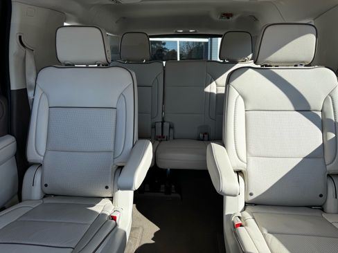 Used 2022 GMC Yukon XL Denali w/ Advanced Technology Package AWD/4WD image 24
