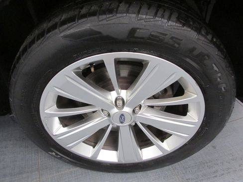 Used 2019 Ford Explorer Limited w/ Class III Trailer Tow Package image 13