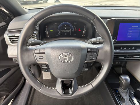 Used 2025 Toyota Camry SE FWD image 28
