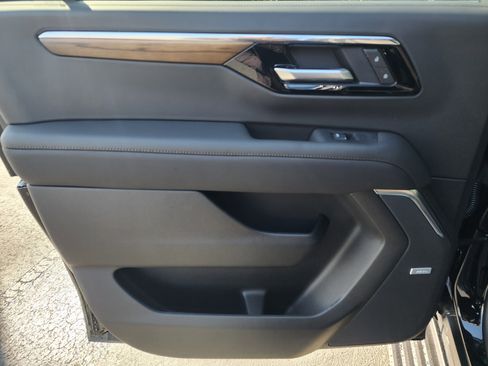New 2026 Chevrolet Suburban High Country AWD/4WD image 16