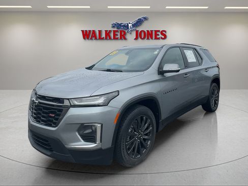 Used 2023 Chevrolet Traverse RS FWD image 3