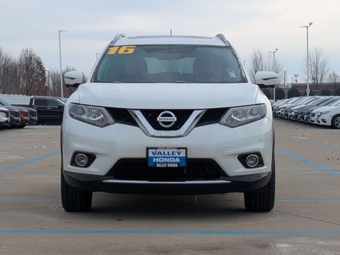 Used 2016 Nissan Rogue SL w/ SL Premium Package image 3
