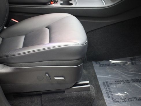 Used 2023 Tesla Model Y Long Range image 31