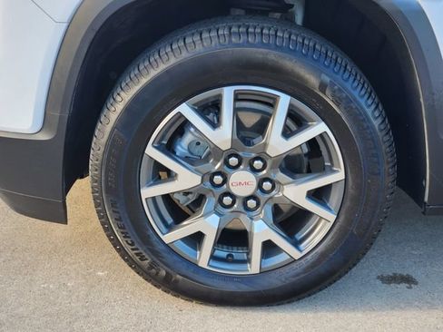 Used 2021 GMC Acadia SLE w/ Driver Convenience Package FWD image 17