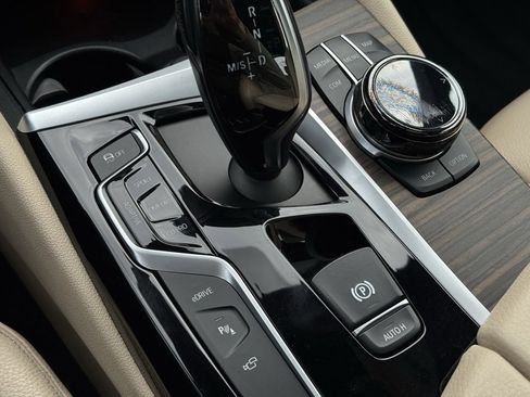 Used 2018 BMW 530e xDrive image 37