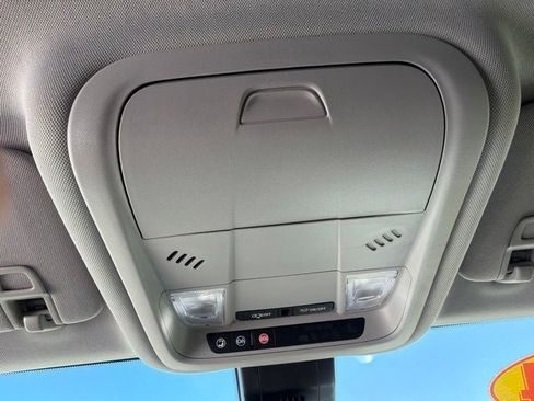 Used 2024 GMC Terrain SLE w/ Driver Convenience Package FWD image 16