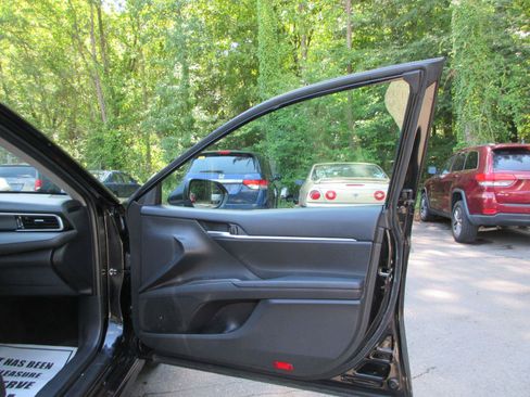 Used 2023 Toyota Camry SE FWD image 17