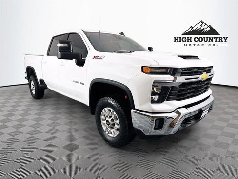 Used 2024 Chevrolet Silverado 2500 LT w/ Convenience Package AWD/4WD image 1