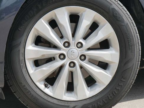 Used 2016 Kia Sedona EX FWD image 2