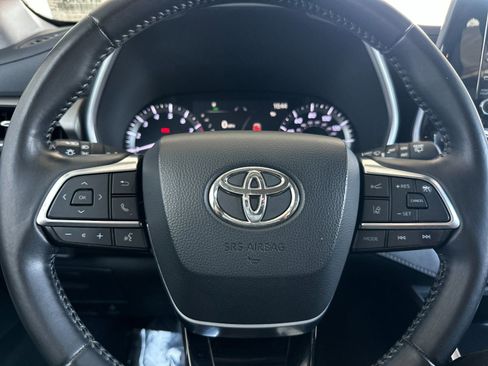 Used 2021 Toyota Highlander XLE AWD/4WD image 24