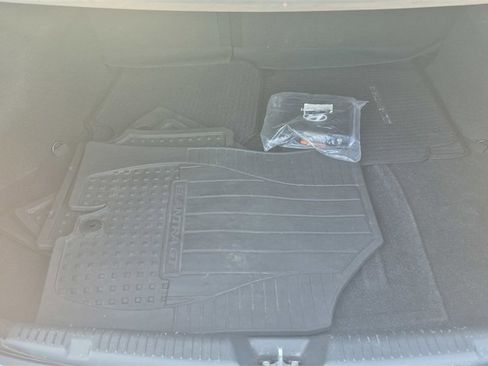 Used 2013 Hyundai Elantra SE w/ Technology Pkg image 10