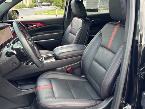 Used 2024 Chevrolet Traverse RS w/ LPO, Floor Liner Package AWD/4WD image 12