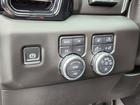 Used 2025 GMC Sierra 1500 AT4 w/ AT4 Premium Package AWD/4WD image 26