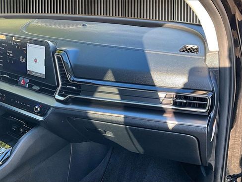 Used 2023 Kia Sportage EX image 16