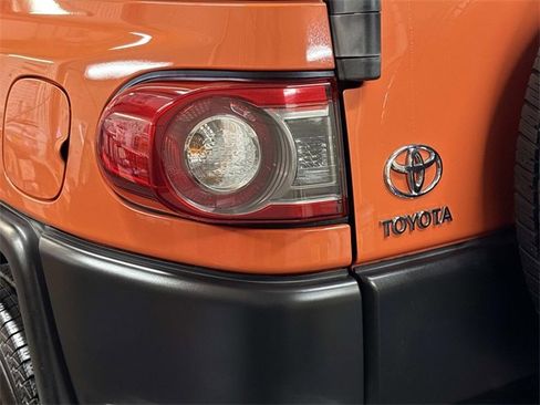 Used 2013 Toyota FJ Cruiser 4WD image 8