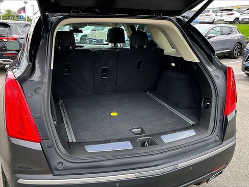 Used 2017 Cadillac XT5 Luxury w/ Driver Awareness Package FWD image 4