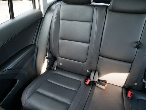 Used 2016 Volkswagen Tiguan S image 12