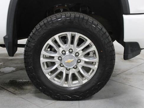 Used 2021 Chevrolet Silverado 2500 High Country w/ Z71 Off-Road Package AWD/4WD image 17