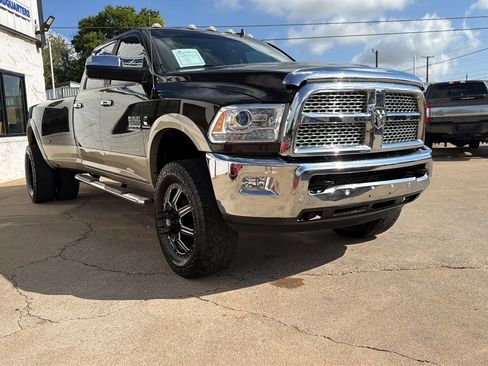 Used 2017 RAM 3500 Laramie w/ Convenience Group AWD/4WD image 3