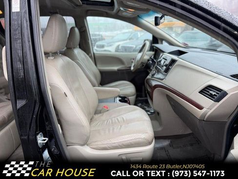 Used 2013 Toyota Sienna XLE image 21