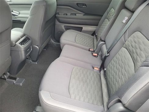 New 2025 Nissan Pathfinder SV image 7