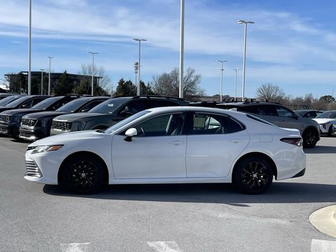 Used 2023 Toyota Camry LE image 4