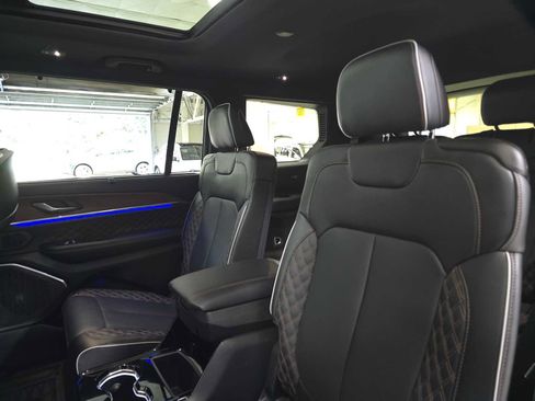Used 2025 Jeep Grand Cherokee L Summit w/ Obsidian Package AWD/4WD image 19