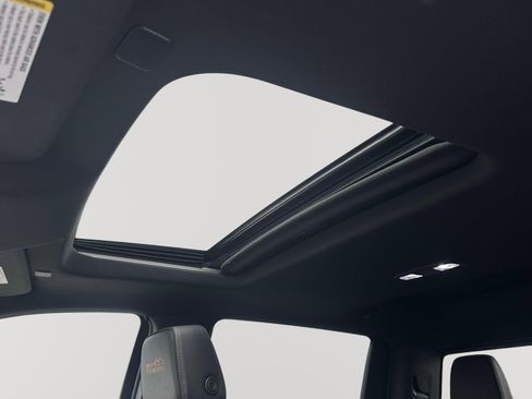 Certified 2022 Chevrolet Silverado 1500 High Country w/ High Country Premium Package image 8