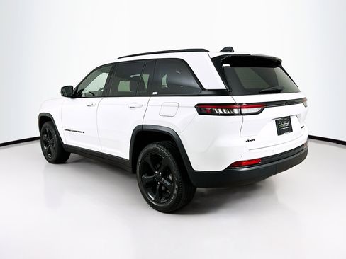 Used 2023 Jeep Grand Cherokee Limited w/ Black Appearance Package image 5